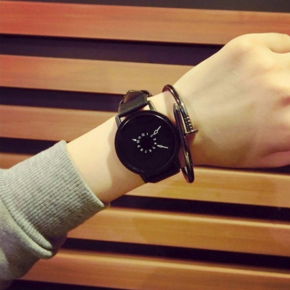 NEW Unisex Creative Leather Strap Quartz Watch - Picture 3 of 4